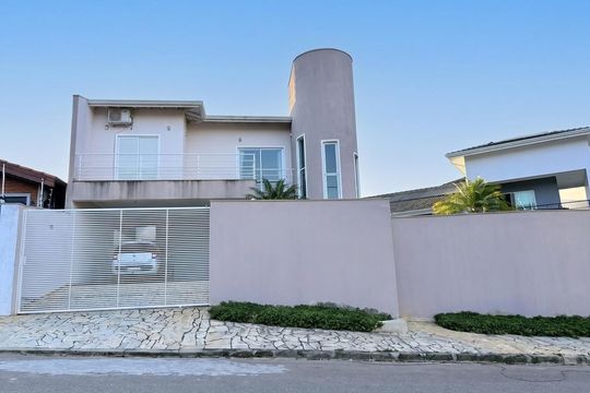 Fachada de casa à venda com 3 quartos, 349m² em Parque Nova Suica, Valinhos