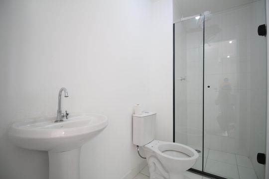 Banheiro de apartamento à venda com 2 quartos, 43m² em Vila Andrade, São Paulo