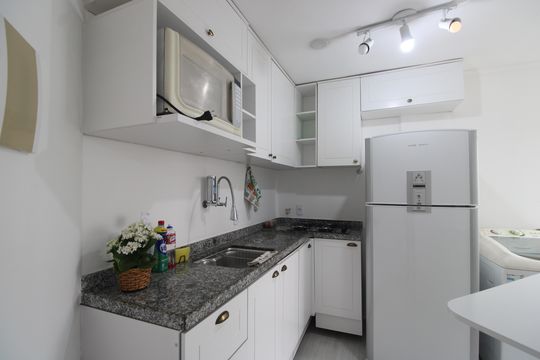 Cozinha de apartamento para alugar com 1 quarto, 40m² em Barra Olímpica, Rio de Janeiro