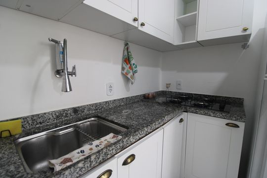 Cozinha de apartamento para alugar com 1 quarto, 40m² em Barra Olímpica, Rio de Janeiro