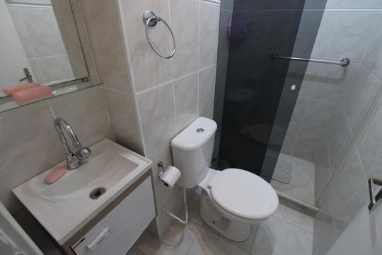 Banheiro de apartamento para alugar com 1 quarto, 40m² em Barra Olímpica, Rio de Janeiro