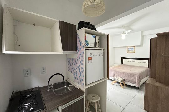 Cozinha de kitnet/studio para alugar com 1 quarto, 30m² em Morro das Pedras, Florianópolis
