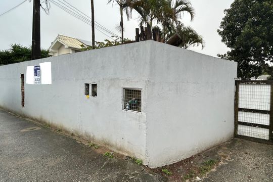 Fachada de kitnet/studio para alugar com 1 quarto, 30m² em Morro das Pedras, Florianópolis