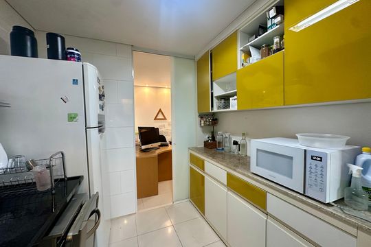 Cozinha de apartamento para alugar com 1 quarto, 74m² em Campo Belo, São Paulo