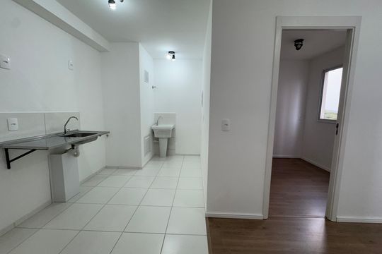 Cozinha de apartamento para alugar com 2 quartos, 35m² em Chacara Santa Lucia, Carapicuíba