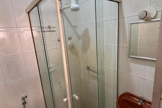 Banheiro de casa para alugar com 2 quartos, 70m² em Encantado, Rio de Janeiro