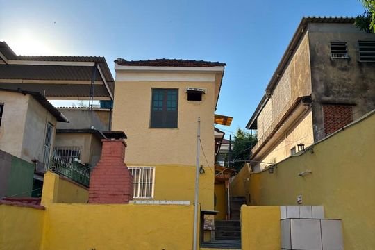 Área externa de casa para alugar com 2 quartos, 70m² em Encantado, Rio de Janeiro