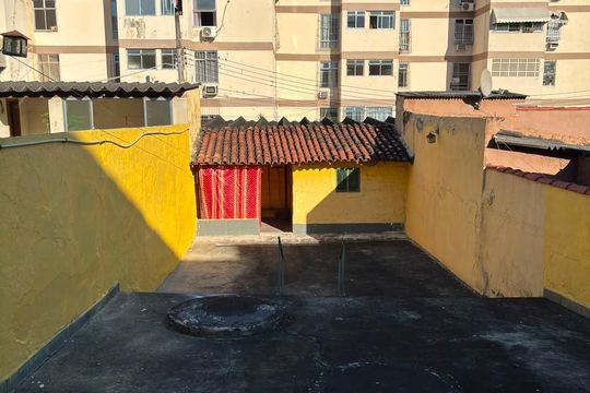 Área externa de casa para alugar com 2 quartos, 70m² em Encantado, Rio de Janeiro