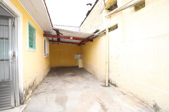 Garagem de casa para alugar com 2 quartos, 110m² em Vila Giordano, São Paulo