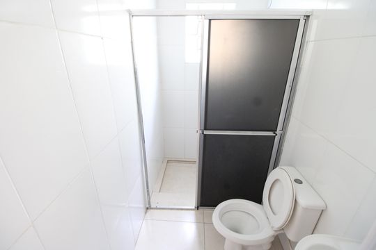 Banheiro de casa para alugar com 2 quartos, 110m² em Vila Giordano, São Paulo