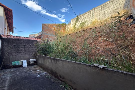 Área externa de casa de condomínio para alugar com 2 quartos, 80m² em Solar do Barreiro, Belo Horizonte