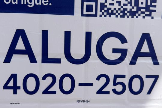 Código da placa de apartamento para alugar com 2 quartos, 55m² em Qsa 21, Brasília