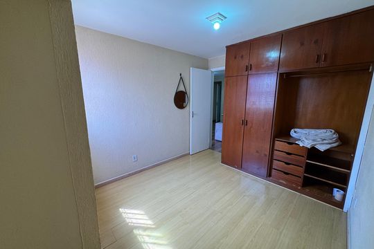 Quarto 1 de apartamento para alugar com 2 quartos, 55m² em Qsa 21, Brasília