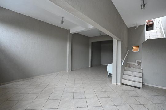 Garagem de casa à venda com 3 quartos, 180m² em Vila Sonia do Taboao, Taboão da Serra