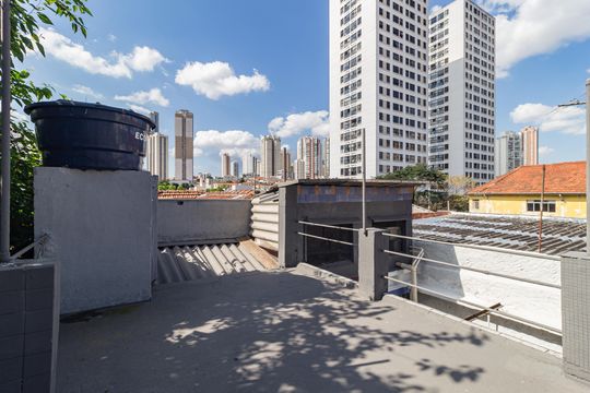 Quintal de casa à venda com 2 quartos, 180m² em Vila Regente Feijó, São Paulo