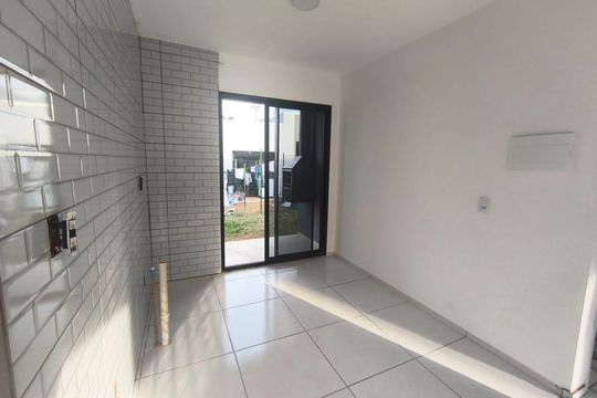 Cozinha de casa de condomínio para alugar com 2 quartos, 46m² em Viamópolis, Viamão