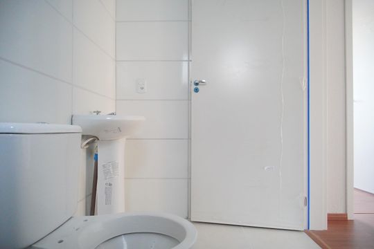 banheiro  de apartamento para alugar com 2 quartos, 45m² em Canudos, Novo Hamburgo