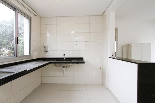 Cozinha de apartamento para alugar com 2 quartos, 50m² em Prado, Belo Horizonte