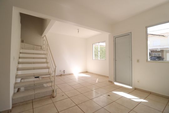 Sala de casa de condomínio para alugar com 3 quartos, 100m² em Morada da Colina, Uberlândia