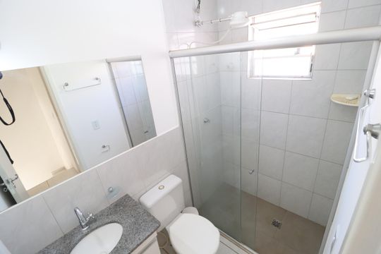 Banheiro Social de casa de condomínio para alugar com 3 quartos, 100m² em Morada da Colina, Uberlândia