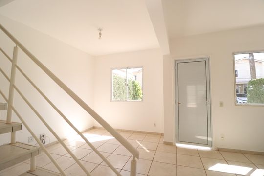 Casa de Condomínio para alugar com 3 quartos, 100m² em Morada da Colina, Uberlândia