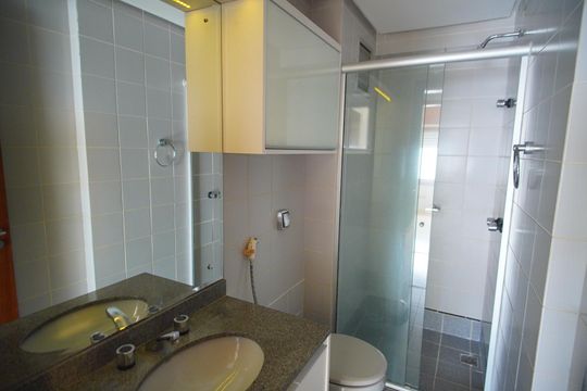 Banheiro Corredor de apartamento para alugar com 2 quartos, 85m² em Independência, Porto Alegre
