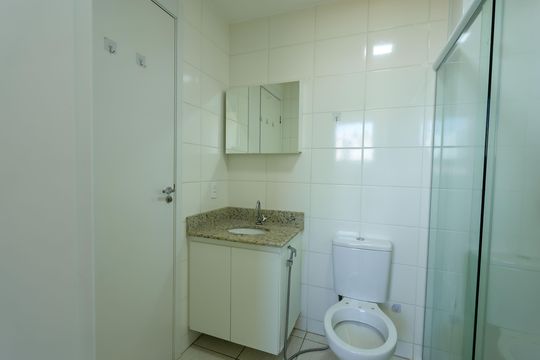 Banheiro de apartamento para alugar com 2 quartos, 52m² em Buritis, Belo Horizonte