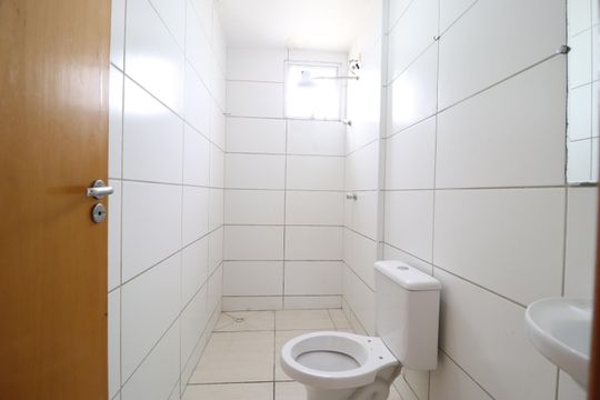 Banheiro Social de apartamento para alugar com 2 quartos, 50m² em Chácaras Tubalina E Quartel, Uberlândia