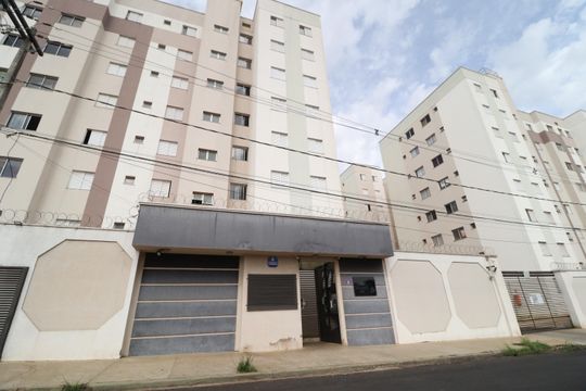 Fachada de apartamento para alugar com 2 quartos, 50m² em Chácaras Tubalina E Quartel, Uberlândia