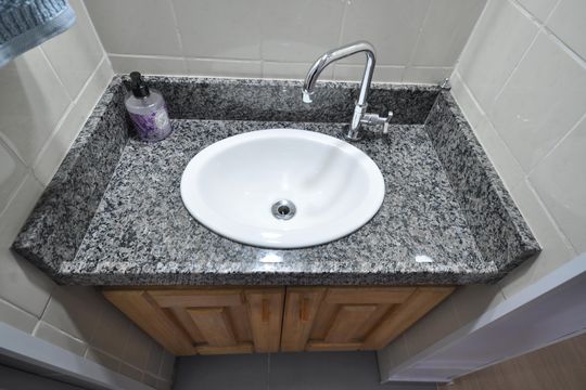 Banheiro de apartamento à venda com 2 quartos, 50m² em Jardim Martins Silva, São Paulo