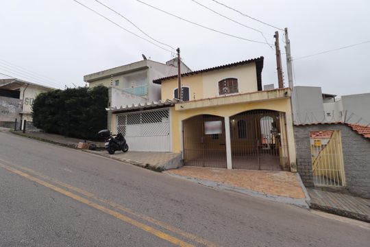 Fachada de casa à venda com 3 quartos, 179m² em Vila Progresso, Santo André