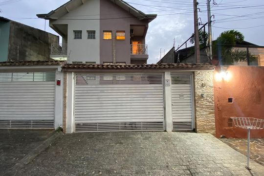 Fachada de casa para alugar com 3 quartos, 220m² em Jardim Jussara, São Paulo