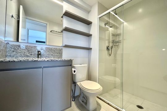 Banheiro Corredor de apartamento para alugar com 2 quartos, 61m² em Vila Guarani, São Paulo