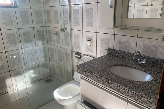 Banheiro de apartamento para alugar com 3 quartos, 110m² em Leblon, Uberaba