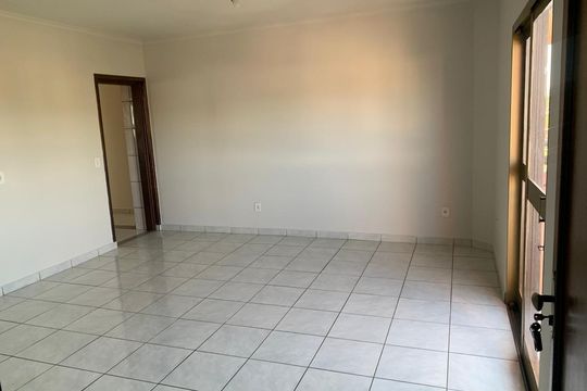 Sala de apartamento para alugar com 3 quartos, 110m² em Leblon, Uberaba