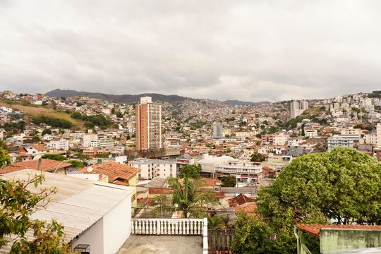 Área da Cobertura - Vista de casa para alugar com 5 quartos, 200m² em Santa Efigênia, Belo Horizonte