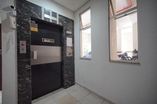 Elevador  de apartamento para alugar com 3 quartos, 94m² em Córrego Grande, Florianópolis