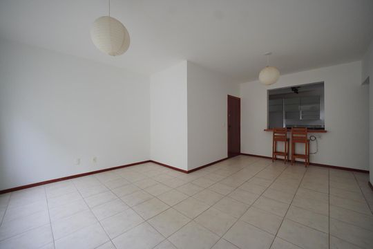 Sala de apartamento para alugar com 3 quartos, 94m² em Córrego Grande, Florianópolis