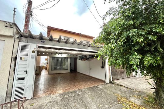 Fachada de casa à venda com 4 quartos, 250m² em Jardim Jabaquara, São Paulo