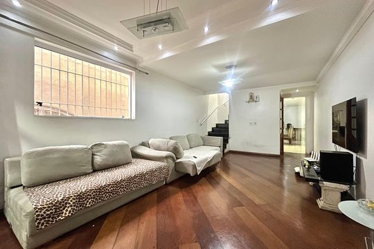 Casa à venda com 4 quartos, 250m² em Jardim Jabaquara, São Paulo