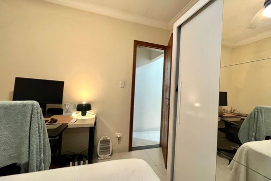 Quarto 2 de casa à venda com 4 quartos, 250m² em Jardim Jabaquara, São Paulo