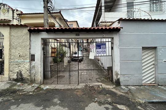 Fachada + placa de casa para alugar com 2 quartos, 60m² em Engenheiro Leal, Rio de Janeiro