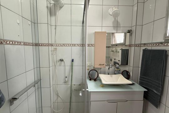 Banheiro Social de apartamento para alugar com 1 quarto, 57m² em Jardim Asturias, Guarujá