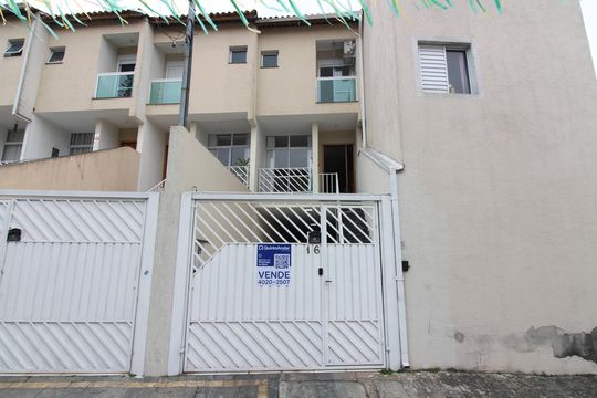 fachada de casa para alugar com 3 quartos, 110m² em Vila Granada, São Paulo
