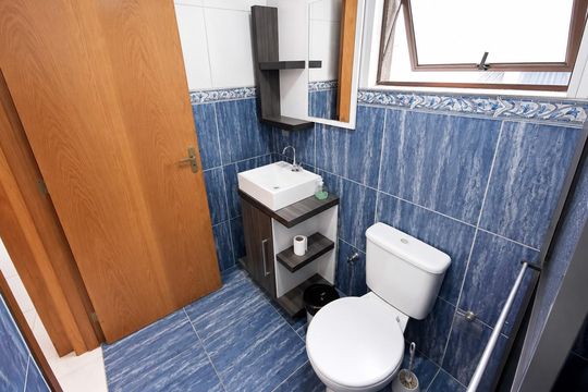 Banheiro de apartamento para alugar com 2 quartos, 75m² em Vila Princesa Izabel, Cachoeirinha