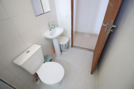 Banheiro de apartamento para alugar com 2 quartos, 57m² em Cinco, Contagem