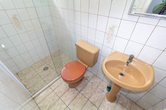 Banheiro social de casa para alugar com 3 quartos, 120m² em Penha de França, São Paulo