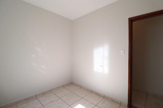 Quarto 2 de casa para alugar com 3 quartos, 200m² em Jardim Brasília, Uberlândia
