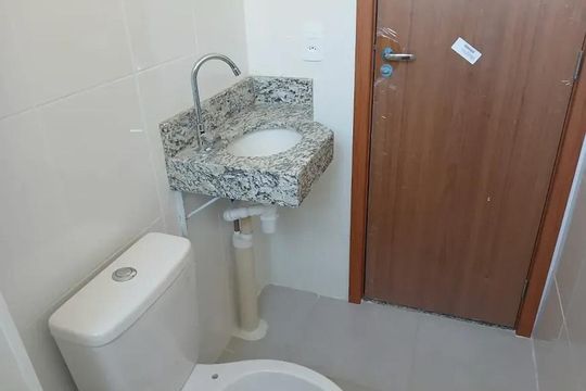 Banheiro de apartamento para alugar com 2 quartos, 47m² em Braúnas, Belo Horizonte