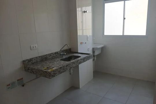 Cozinha de apartamento para alugar com 2 quartos, 47m² em Braúnas, Belo Horizonte